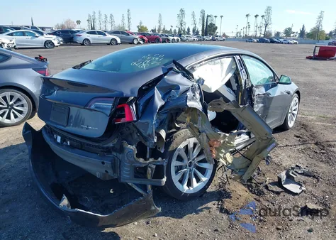 2023 Tesla Model 3 Long Range Dual Motor All-Wheel Drive z USA, uszkodzony, nr VIN 5YJ3E1EB9PF390431